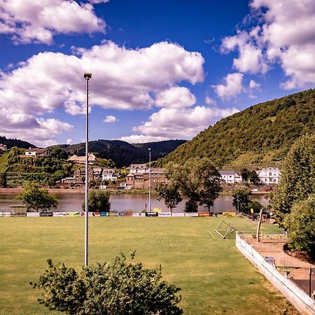 Appartamento Traumaussicht Kamin Balkon Burgblick 65 Zoll Tv Netflix Sky Joyn Lindenplatz Bullay Esterno foto